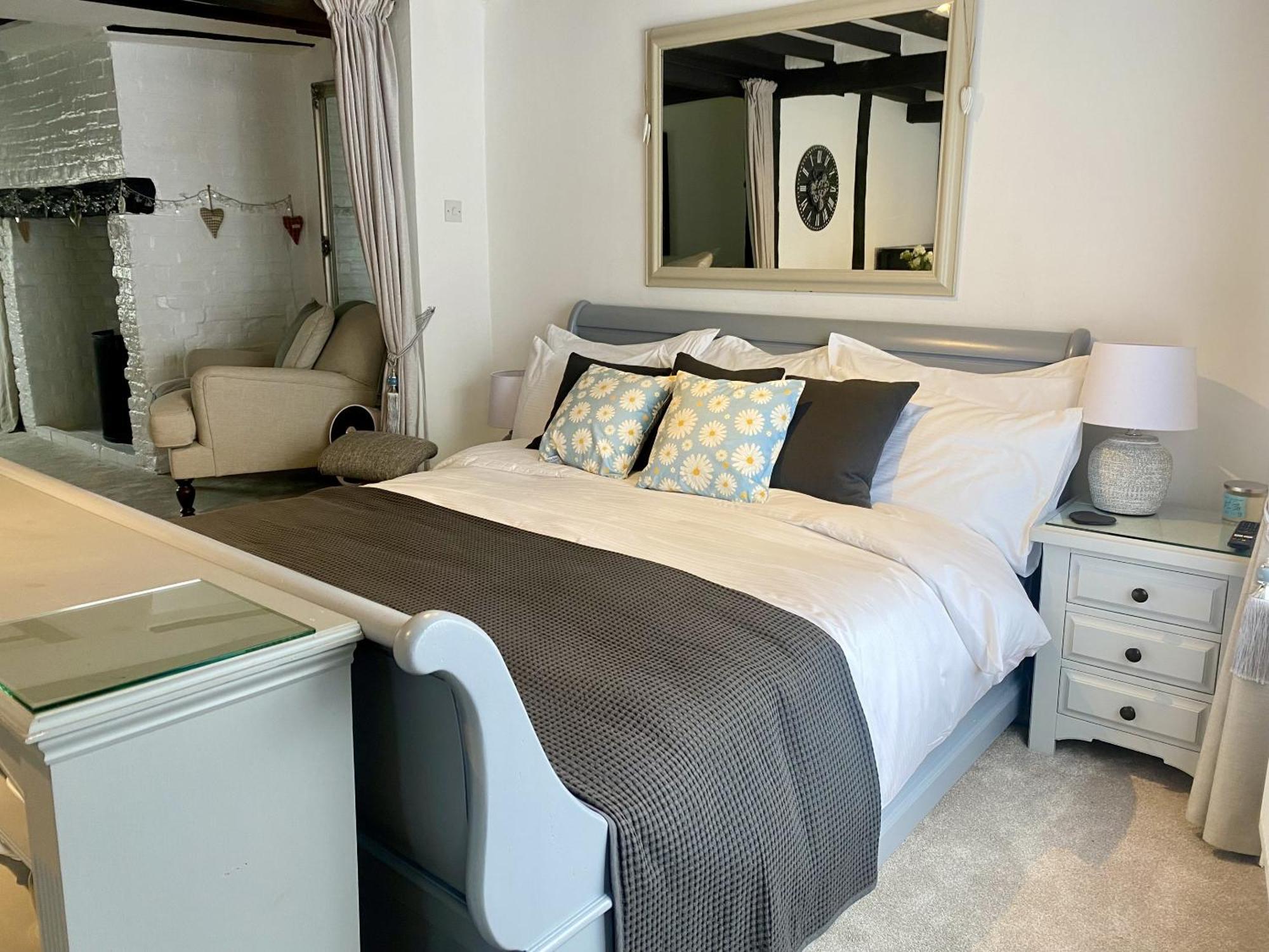 Chestnut Tree Cottage, 7 High Street อาร์ดิงลี ภายนอก รูปภาพ