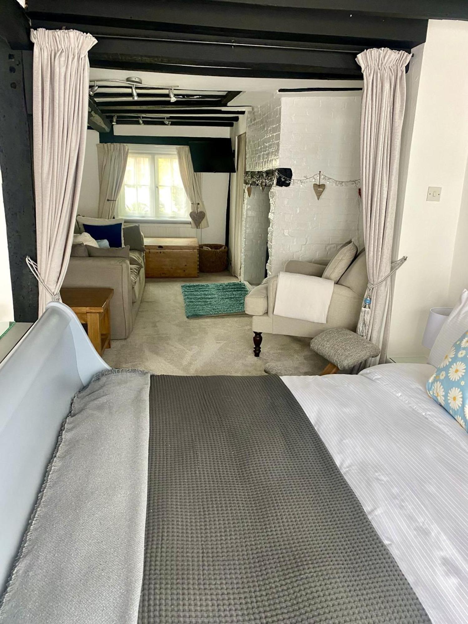 Chestnut Tree Cottage, 7 High Street อาร์ดิงลี ห้อง รูปภาพ